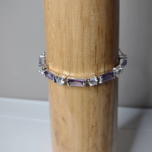 6.75 Inch Pretty Purple Bracelet - Picture 1 of 14